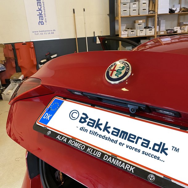Alfa Romeo Giulia - Bakkamera lsning