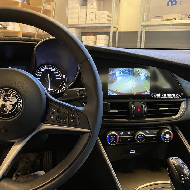 Alfa Romeo Giulia - Bakkamera lsning